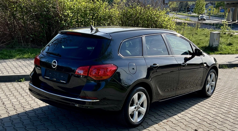 Opel Astra cena 38900 przebieg: 129999, rok produkcji 2015 z Pruchnik małe 781